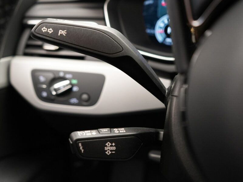 Audi A4 35TFSI 150KM Stronic S-line Tempomat Ambient Matrix LED B9 (2015-)