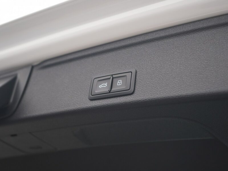 Audi A4 35TFSI 150KM Stronic S-line Tempomat Ambient Matrix LED B9 (2015-)