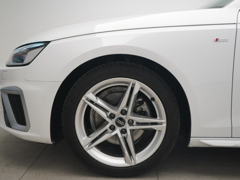 Audi A4 35TFSI 150KM Stronic S-line Tempomat Ambient Matrix LED B9 (2015-)