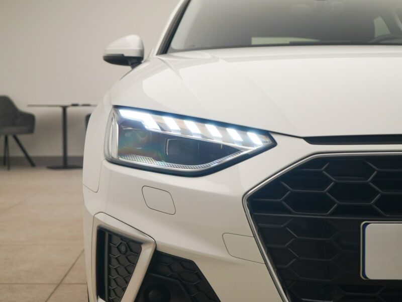 Audi A4 35TFSI 150KM Stronic S-line Tempomat Ambient Matrix LED B9 (2015-)