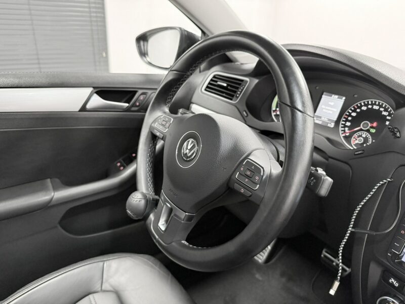Volkswagen Jetta 1.4 TSI 150KM*DSG*BOSE*Navi*BiXenon*HIGHLINE*Klimatronic*Kamer*Łopatki A6 (2010-)