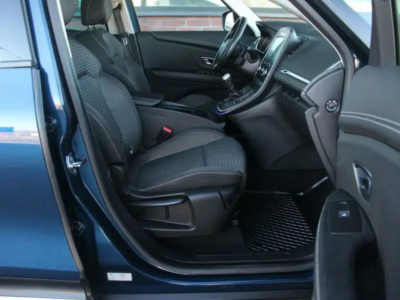 Renault Grand Scenic Radar*Navi*AsysToru*Blis*Kamera*Pdc360*TempACC*Komp*FullLed*GwarVGS III (2016-2021)