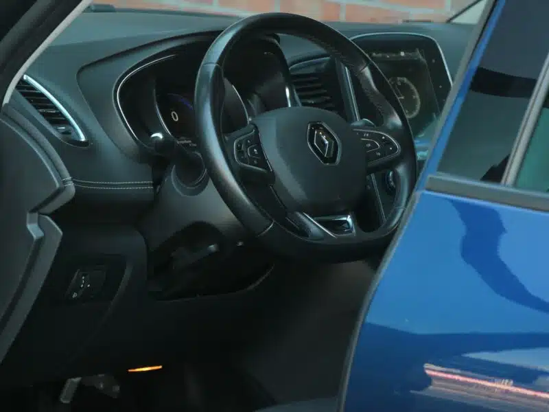 Renault Grand Scenic Radar*Navi*AsysToru*Blis*Kamera*Pdc360*TempACC*Komp*FullLed*GwarVGS III (2016-2021)