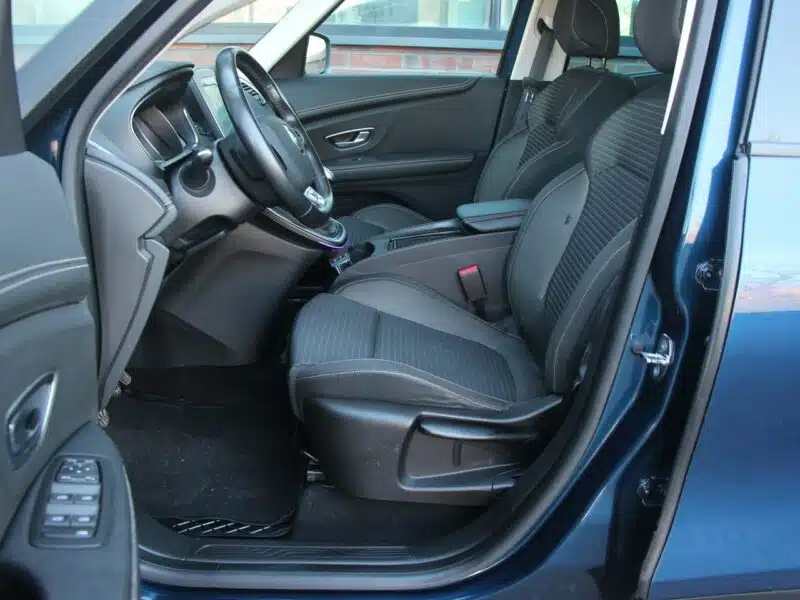 Renault Grand Scenic Radar*Navi*AsysToru*Blis*Kamera*Pdc360*TempACC*Komp*FullLed*GwarVGS III (2016-2021)