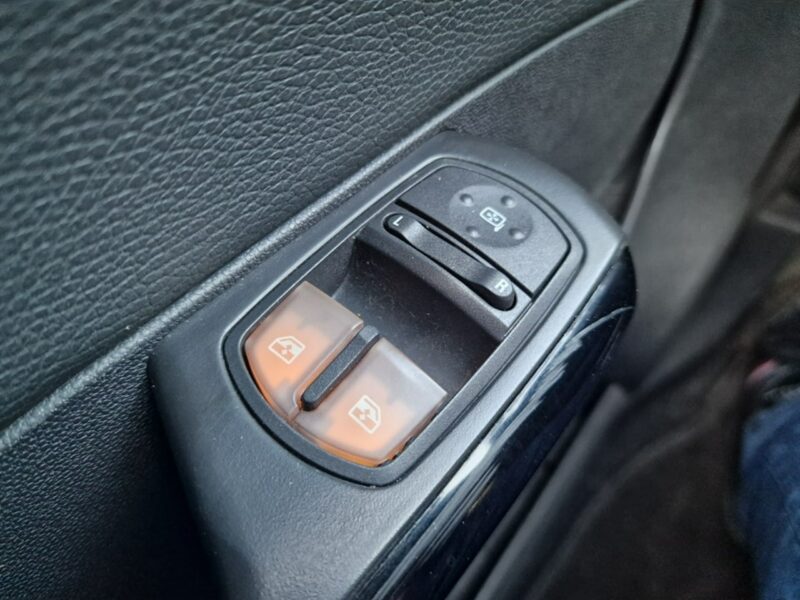 Opel Corsa 1.4 Benzyna 90 KM, Klimatyzacja, Komputer, Isofix, Dwa Klucze, D (2006-2014)