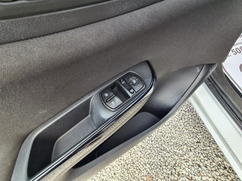 Opel Corsa Salon PL GAZ Navi Klimatyzacja PDC Tempomat Komputer Zadbana E (2014-)