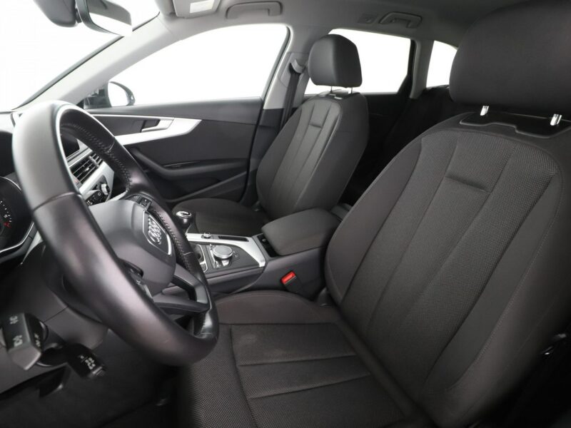 Audi A4 virtual cocpit navi xenon LED klima auto czujniki parkowania B9 (2015-)