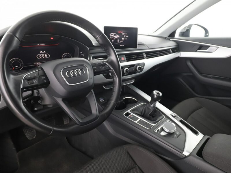 Audi A4 virtual cocpit navi xenon LED klima auto czujniki parkowania B9 (2015-)