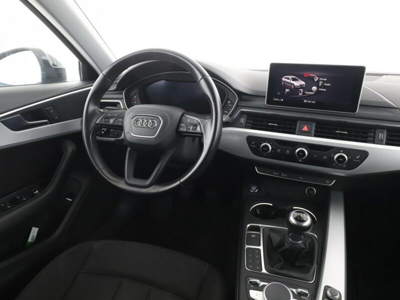 Audi A4 virtual cocpit navi xenon LED klima auto czujniki parkowania B9 (2015-)