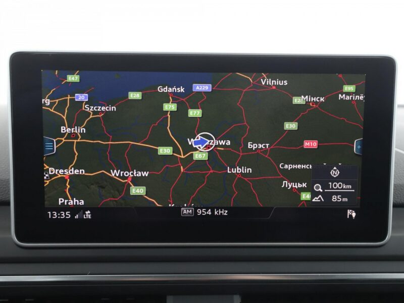 Audi A4 virtual cocpit navi xenon LED klima auto czujniki parkowania B9 (2015-)