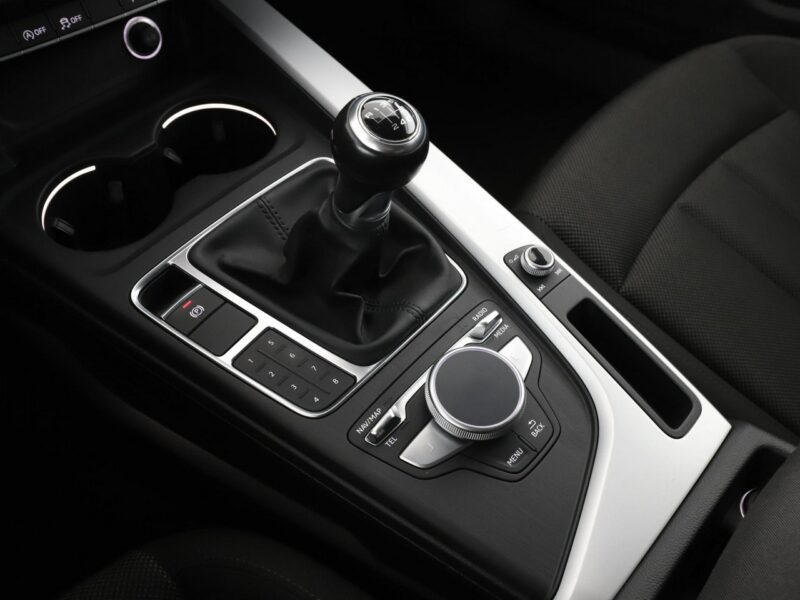 Audi A4 virtual cocpit navi xenon LED klima auto czujniki parkowania B9 (2015-)