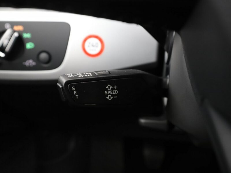 Audi A4 virtual cocpit navi xenon LED klima auto czujniki parkowania B9 (2015-)