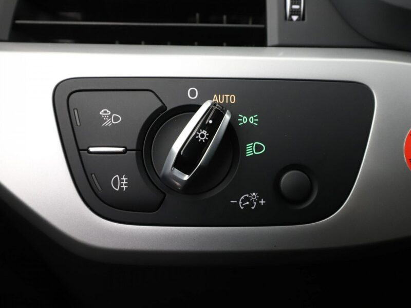 Audi A4 virtual cocpit navi xenon LED klima auto czujniki parkowania B9 (2015-)