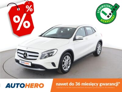 Mercedes GLA 180 FV23% automat klima grzabe fotele kamera i czujniki parkowania