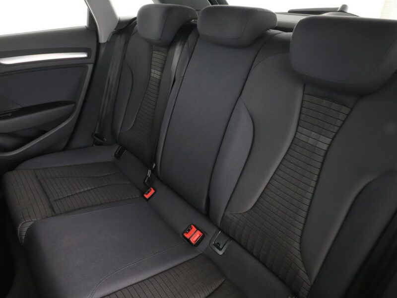 Audi A3 S-Tronic full LED klima auto navi czujniki parkowania grzane fotele 8Y