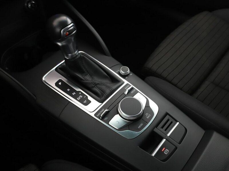 Audi A3 S-Tronic full LED klima auto navi czujniki parkowania grzane fotele 8Y