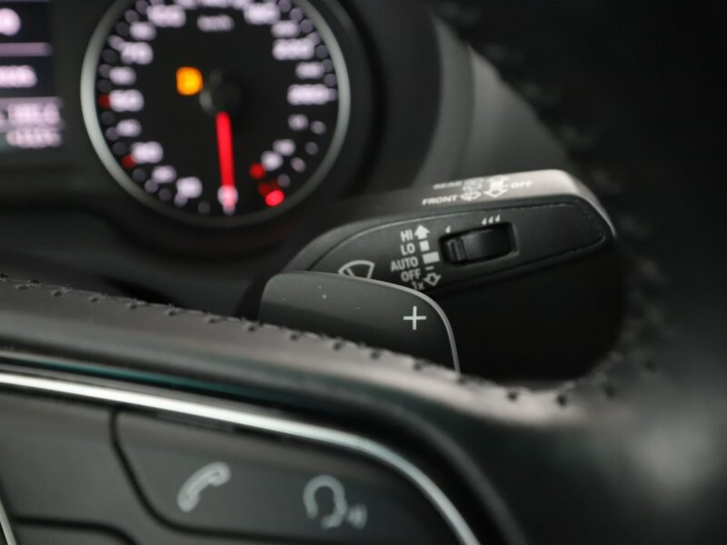 Audi A3 S-Tronic full LED klima auto navi czujniki parkowania grzane fotele 8Y