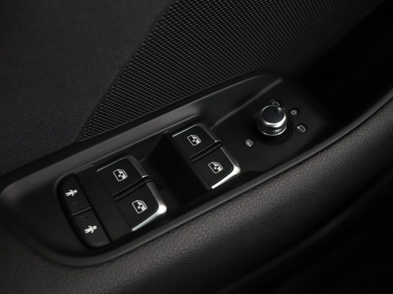 Audi A3 S-Tronic full LED klima auto navi czujniki parkowania grzane fotele 8Y