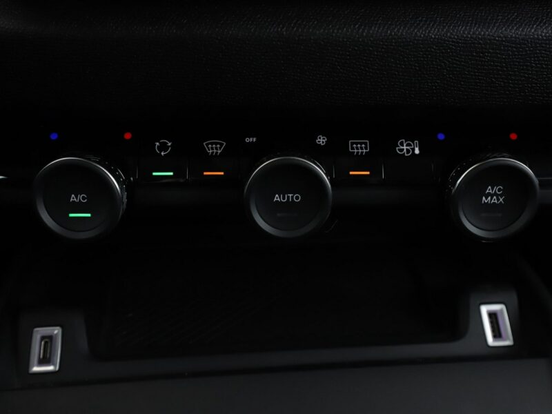 Citroen C4 Navi Kamera cofania Full LED Pół skóra Tempomat Bluetooth III (2020-)