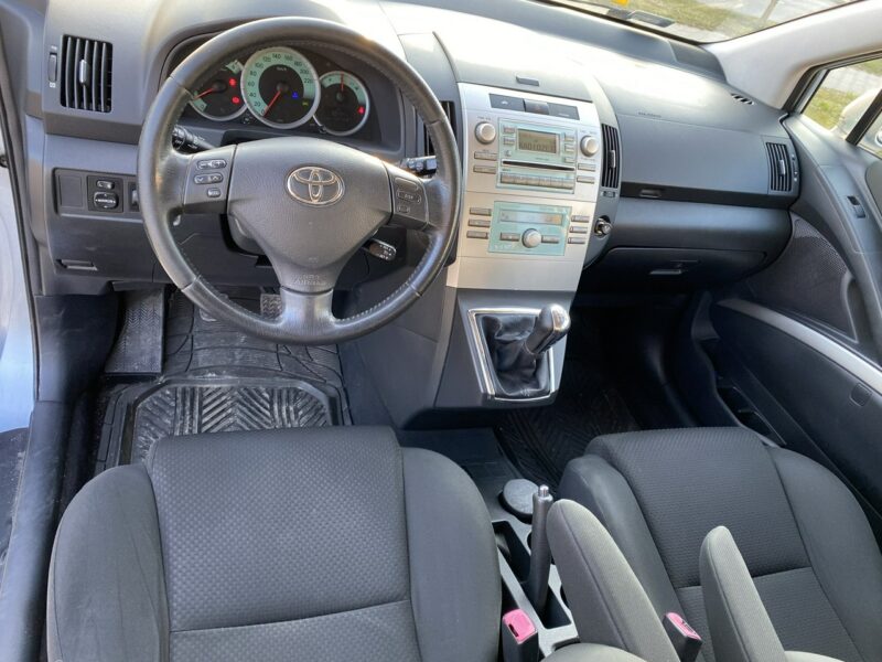 Toyota Corolla Verso Świeży olej, filtry, hamulce, 7 miejsc, klimatronik, hak, tempomat III (2004-2009)