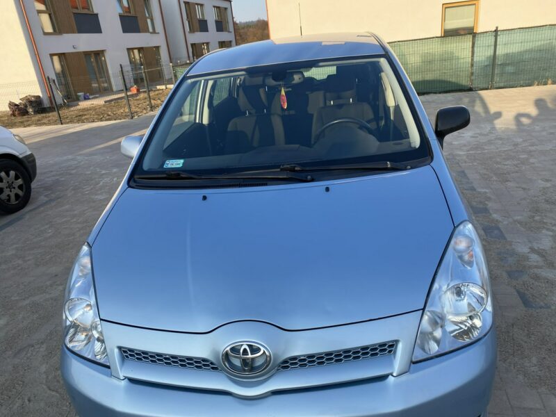 Toyota Corolla Verso Świeży olej, filtry, hamulce, 7 miejsc, klimatronik, hak, tempomat III (2004-2009)