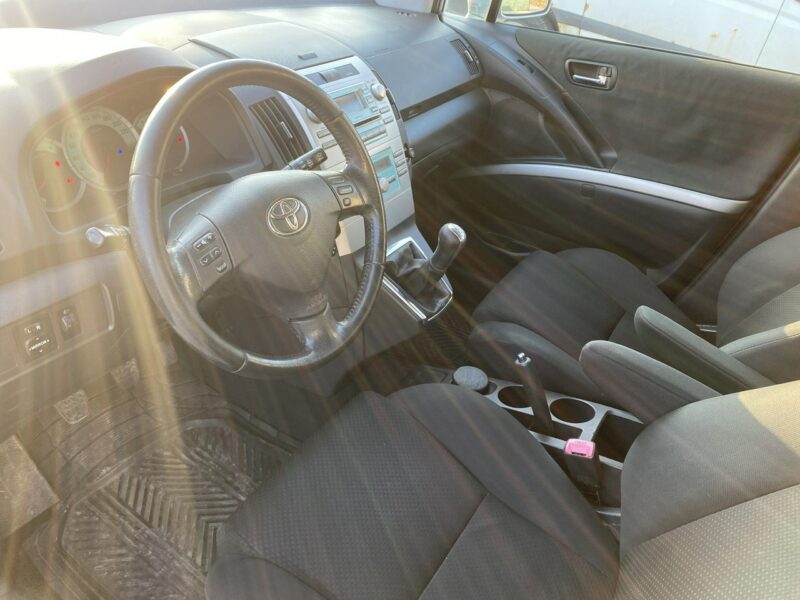 Toyota Corolla Verso Świeży olej, filtry, hamulce, 7 miejsc, klimatronik, hak, tempomat III (2004-2009)