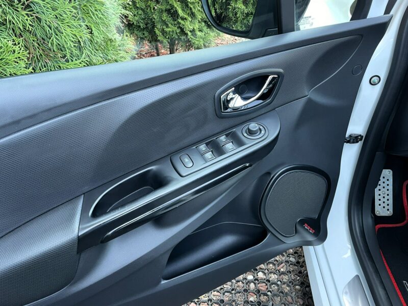 Renault Clio RS, LED, Klimatyzacja, Nawigacja, Tempomat,Podgrzewane Fotele,Bluetoth IV (2012-)