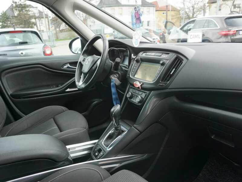Opel Zafira zarejestrowany , ubezpieczony C (2011-)