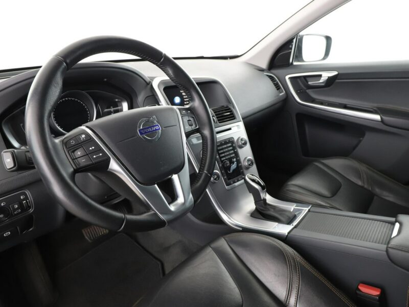 Volvo XC 60 Automat Summum 2WD Podgrzewane fotele Navi Czujniki parkowania I (2008-2017)