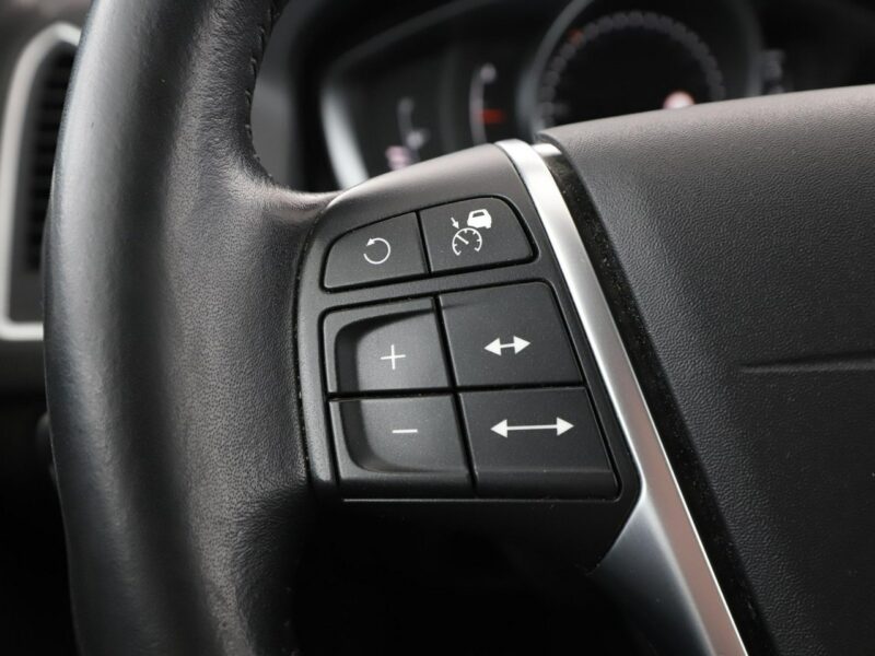 Volvo XC 60 Automat Summum 2WD Podgrzewane fotele Navi Czujniki parkowania I (2008-2017)