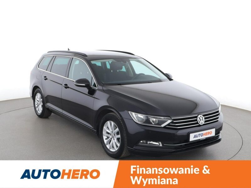 Volkswagen Passat navi PDC grzane fotele climatronic-3 stref. ACC Bluetooth B8 (2014-2023)