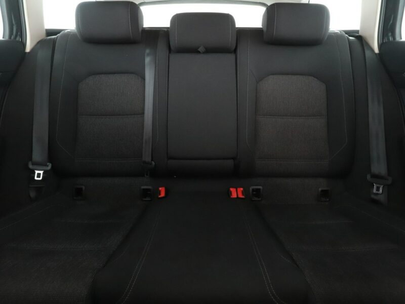 Volkswagen Passat navi PDC grzane fotele climatronic-3 stref. ACC Bluetooth B8 (2014-2023)