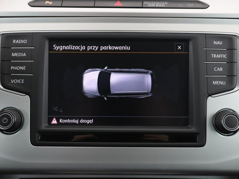 Volkswagen Passat navi PDC grzane fotele climatronic-3 stref. ACC Bluetooth B8 (2014-2023)