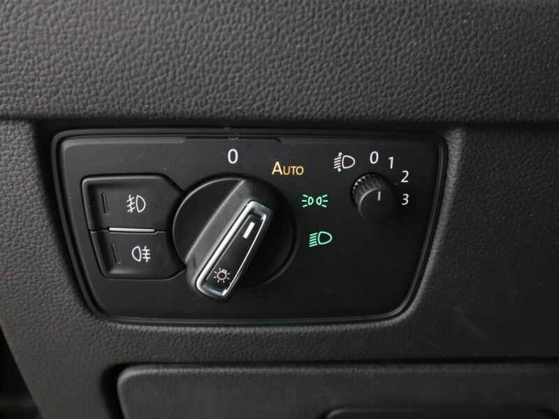 Volkswagen Passat navi PDC grzane fotele climatronic-3 stref. ACC Bluetooth B8 (2014-2023)