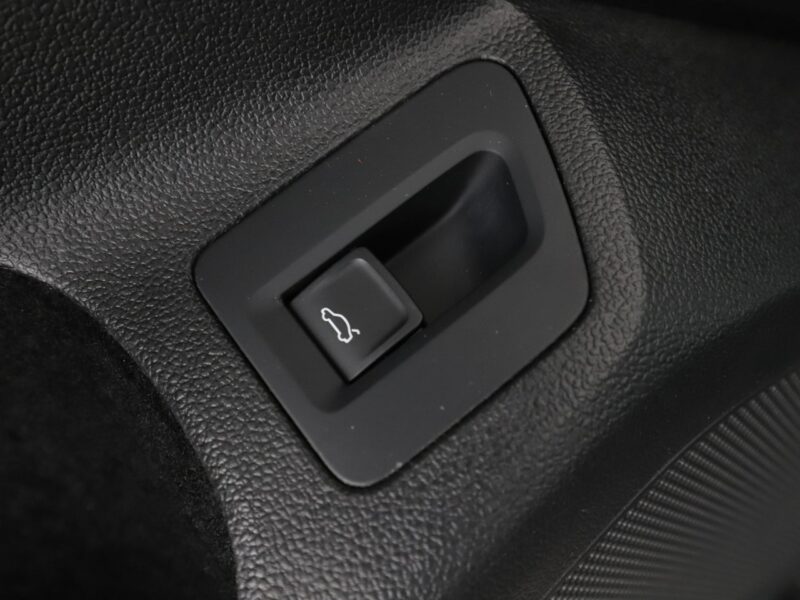 Volkswagen Passat navi PDC grzane fotele climatronic-3 stref. ACC Bluetooth B8 (2014-2023)