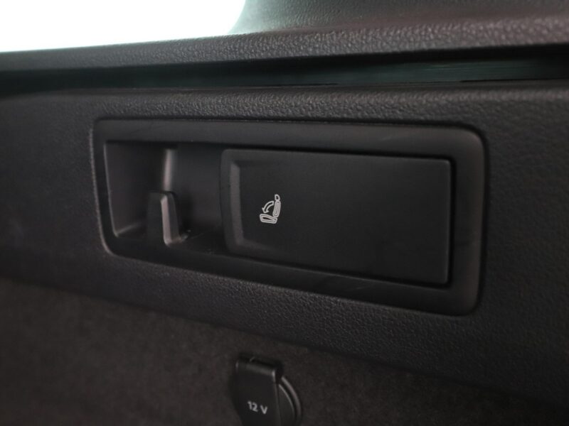 Volkswagen Passat navi PDC grzane fotele climatronic-3 stref. ACC Bluetooth B8 (2014-2023)