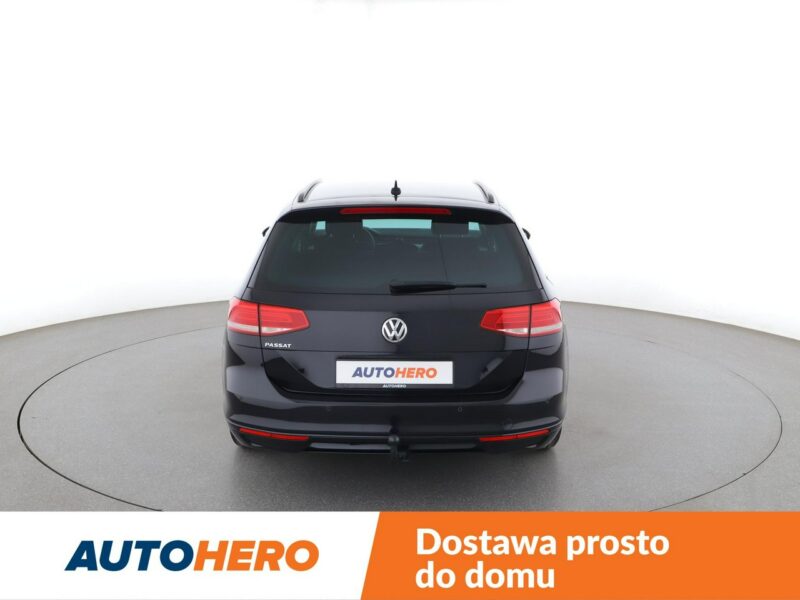 Volkswagen Passat navi PDC grzane fotele climatronic-3 stref. ACC Bluetooth B8 (2014-2023)
