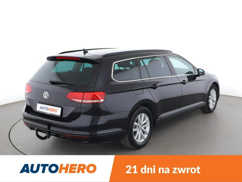 Volkswagen Passat navi PDC grzane fotele climatronic-3 stref. ACC Bluetooth B8 (2014-2023)