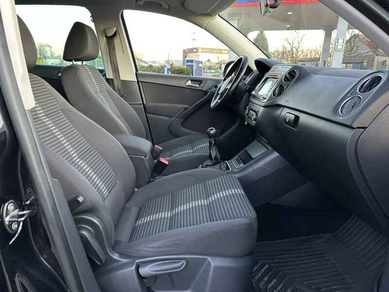 Volkswagen Tiguan Volkswagen Tiguan 2011 2.0 diesel nawigacja 2 komplety kół I (2007-2016)
