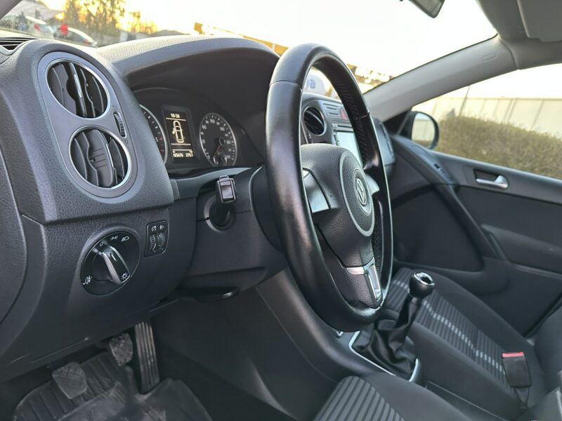 Volkswagen Tiguan Volkswagen Tiguan 2011 2.0 diesel nawigacja 2 komplety kół I (2007-2016)