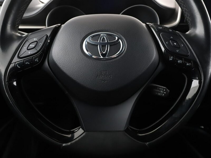 Toyota C-HR hybryda navi kamera grzane fotele ACC Bluetooth klima-auto