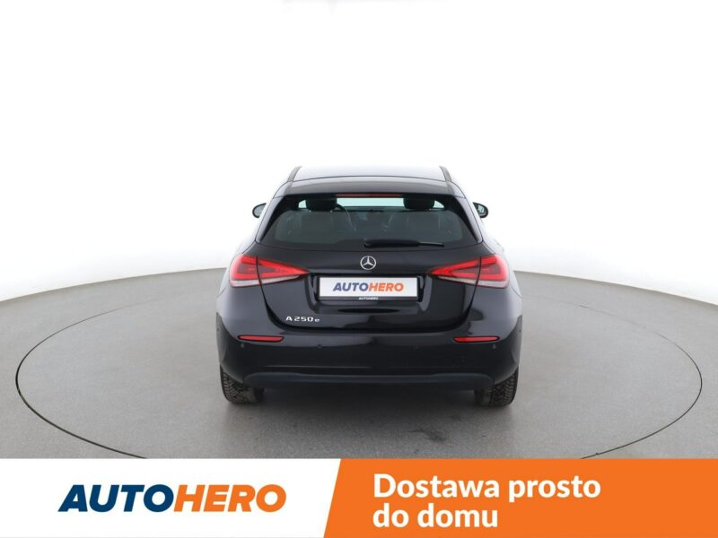 Mercedes A 250 PHEV 250e automat skóra navi kamera grzane fotele ACC LED W177 (2018-)