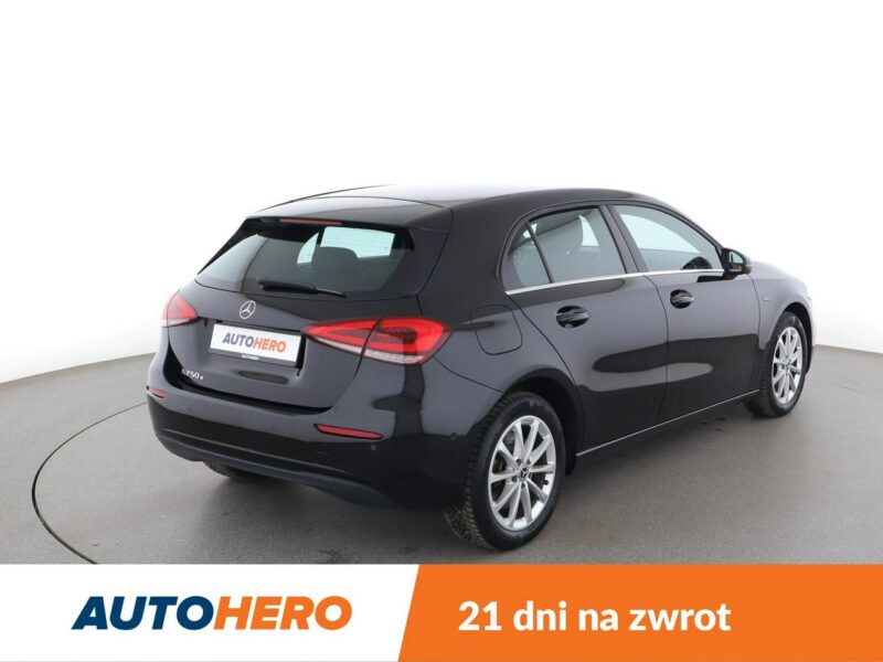 Mercedes A 250 PHEV 250e automat skóra navi kamera grzane fotele ACC LED W177 (2018-)