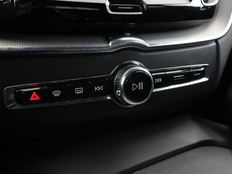 Volvo XC 60 FV23 2.0D4 Automat AWD R-Design Tempomat Navi HarmanKardon BLIS Kamera II (2017-)