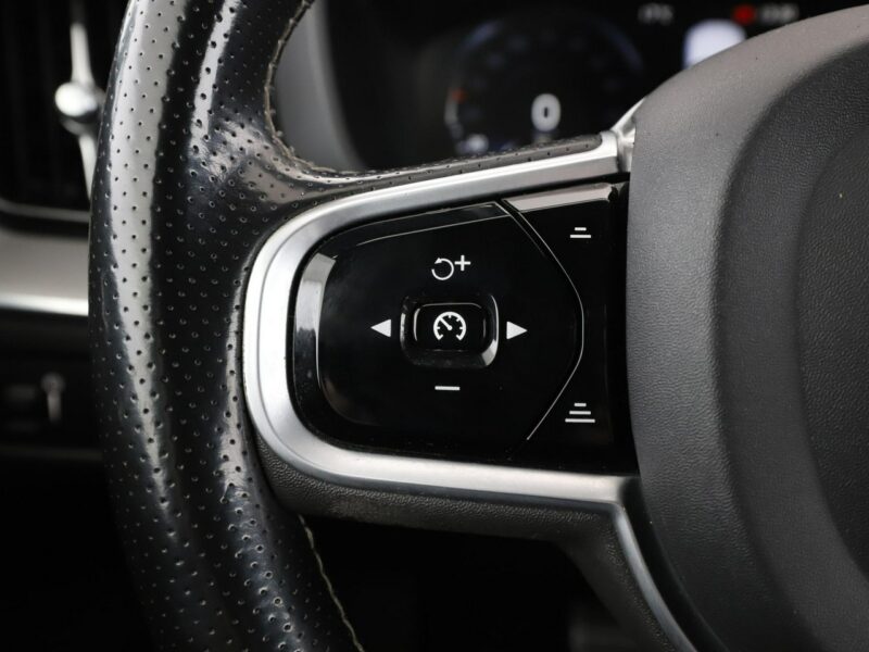Volvo XC 60 FV23 2.0D4 Automat AWD R-Design Tempomat Navi HarmanKardon BLIS Kamera II (2017-)