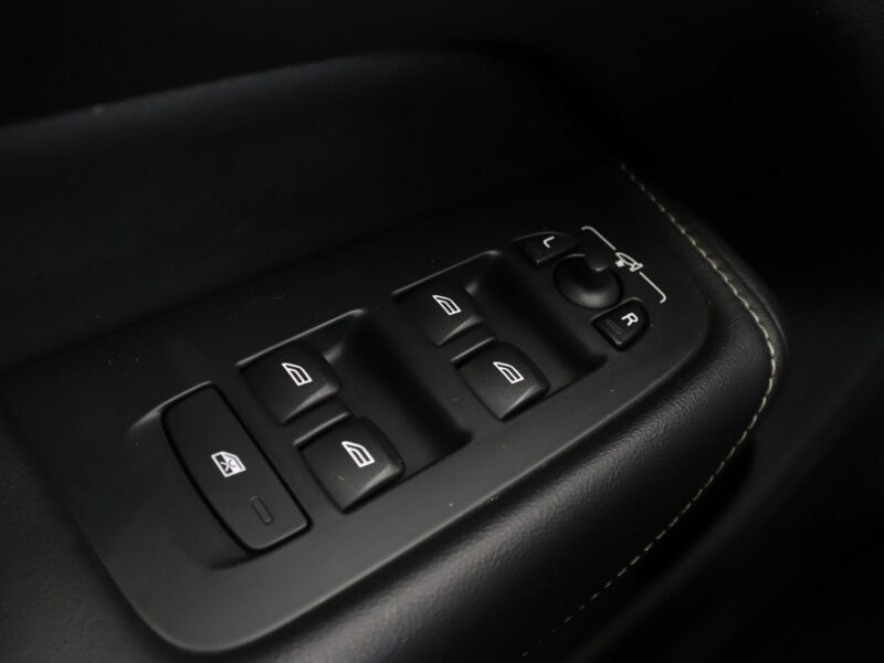 Volvo XC 60 FV23 2.0D4 Automat AWD R-Design Tempomat Navi HarmanKardon BLIS Kamera II (2017-)