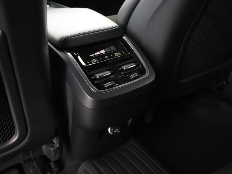 Volvo XC 60 FV23 2.0D4 Automat AWD R-Design Tempomat Navi HarmanKardon BLIS Kamera II (2017-)
