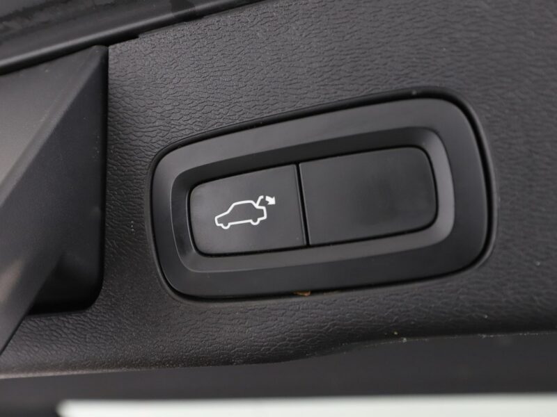 Volvo XC 60 FV23 2.0D4 Automat AWD R-Design Tempomat Navi HarmanKardon BLIS Kamera II (2017-)
