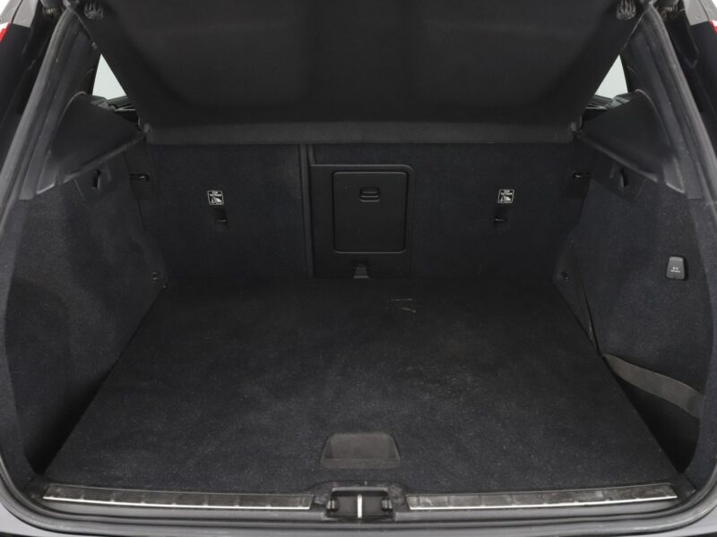 Volvo XC 40 FV23% R-Design automat skóra kamera navi Bluetooth LED tempomat