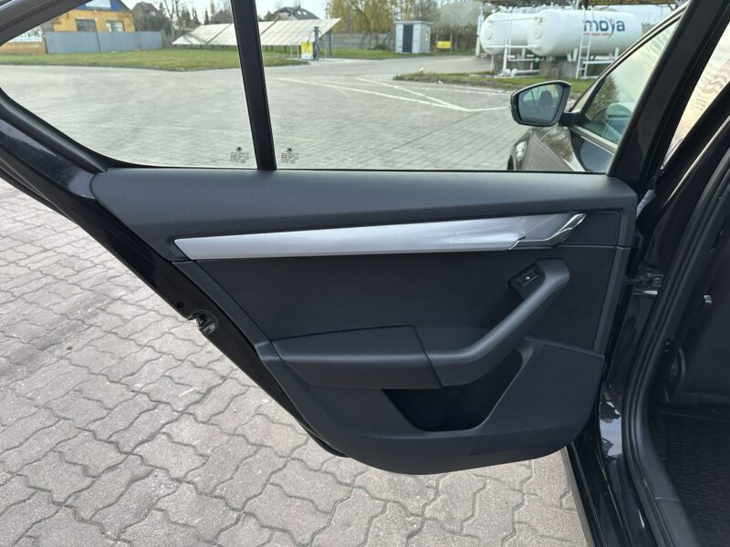 Škoda Octavia Skoda Octavia 2015 1.6 diesel 105km 2 komplety opon bezwypadowa III (2013-)